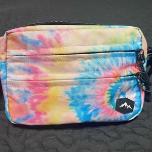 Wander crossbody bag